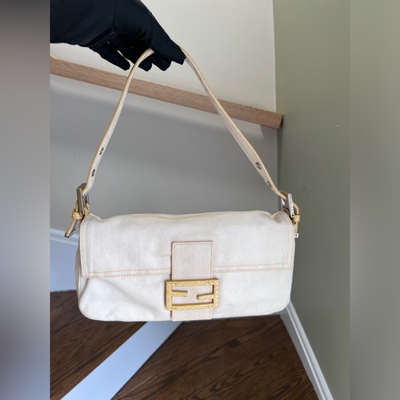 Auth🤍Vintage Fendi baguette. White/Beige.🐍Snakeskin - Picture 4 of 17